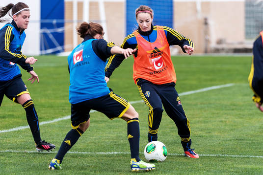 Kosovare Asllani, Sverige