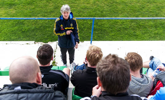 Pia Sundhage, förbundskapten, Sverige, håller föredrag