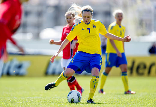 Lisa Dahlkvist, Sverige