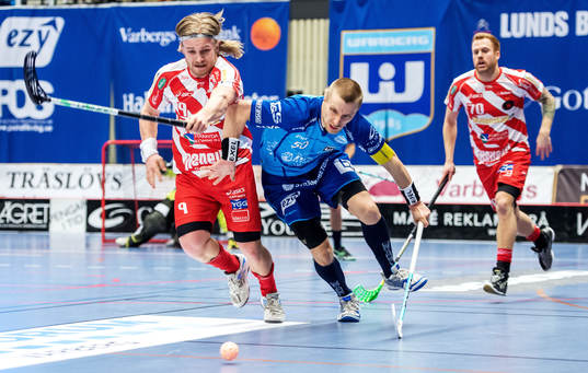 Närkamp mellan Tim Wiklund, Pixbo, och Tero Tiitu, Warberg