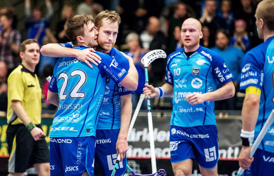 Linus Henriksson och Erik Svensson, Warberg, firar