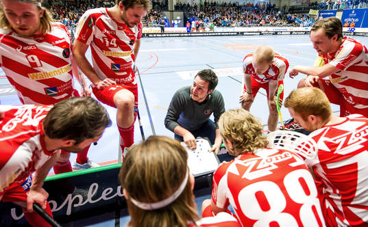 David Jansson, tränare, Pixbo, pratar med spelarna