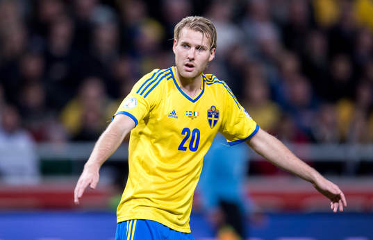 Ola Toivonen, Sverige, slår ut med händerna