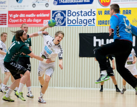 Marcus Tobiasson, Önnered, kopplar grepp om Viktor