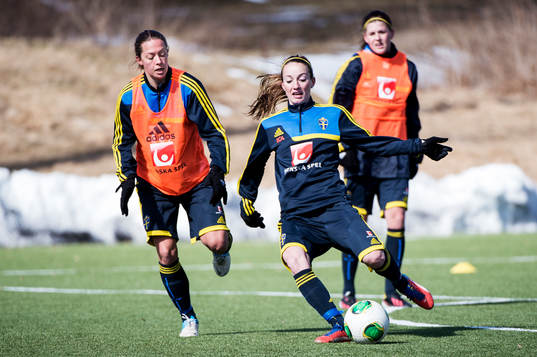 Kosovare Asllani jagas av Lina Nilsson, Sverige