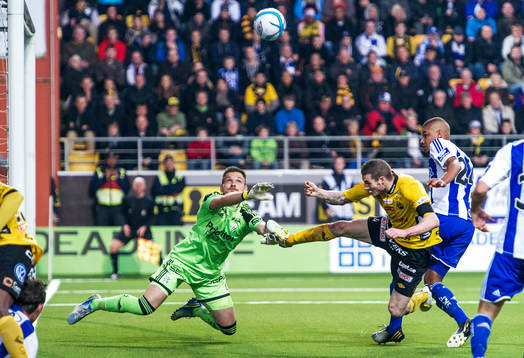 John Alvbåge, målvakt, IFK Göteborg, räddar skott från