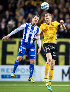 Tobias Hysén, IFK Göteborg, i nickduell med Tom