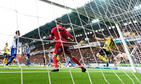 Andreas Klarström, Elfsborg, räddar ett skott på