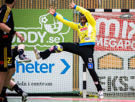 Herdeiro Lacau, målvakt, Kristianstad, räddar ett skott