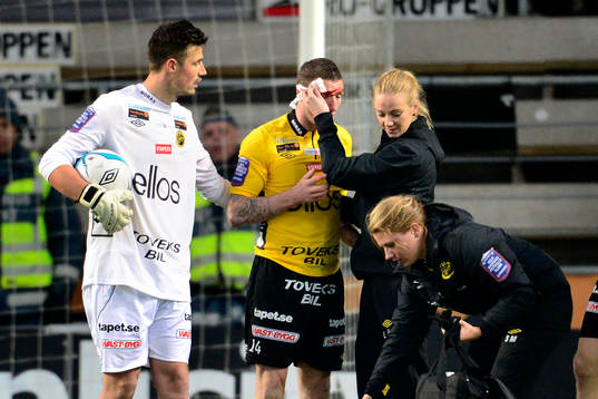 James Keene, Elfsborg, skadar sig i en närkamp
