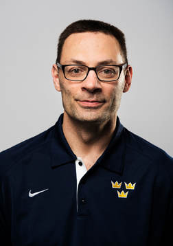 Inför VM i ishockey så poserar Peter Popovic,