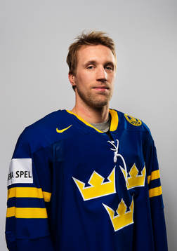 Inför VM i ishockey så poserar Martin Thörnberg,