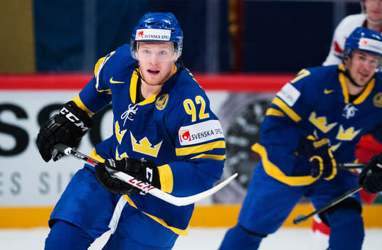 Gabriel Landeskog (v) i matchen mellan Tjeckien och Sverige