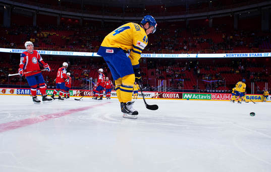 De svenska och norska spelarna med Sveriges Nicklas