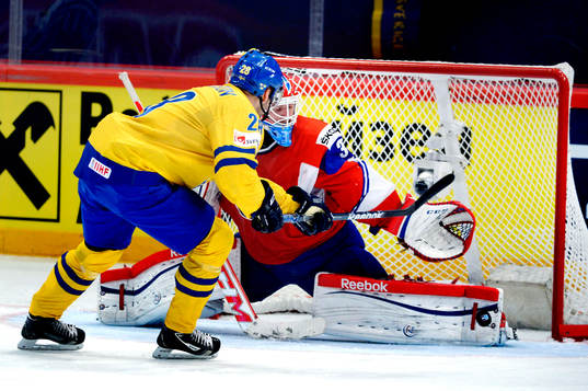 Dick Axelsson, Sverige missar en straff mot Lars Haugen,