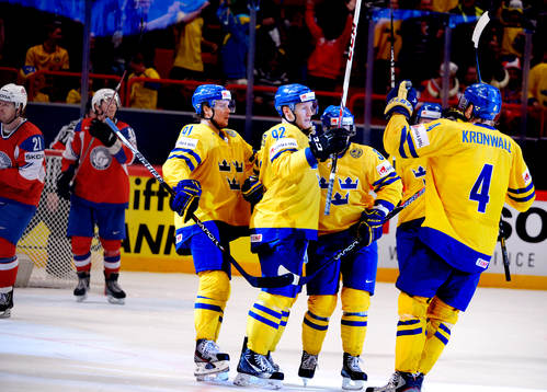 Gabriel Landeskog, Sverige, näst längst till vänster