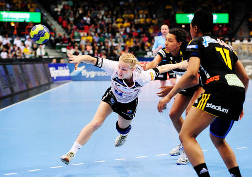 Hanna Ringdahl, Lugi, passar bollen