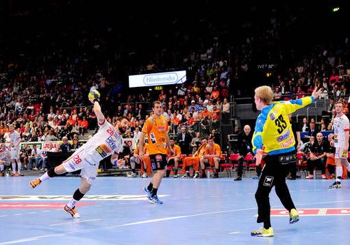 Diego Perez Marne, Drott, lägger en straff på Henrik