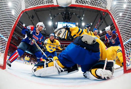 Sveriges Nicklas Danielsson och Henrik Tallinder håller
