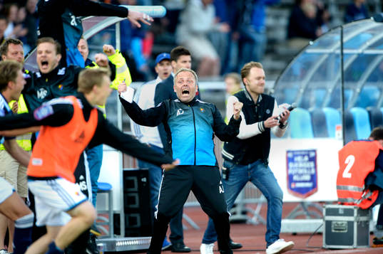 Anders Johansson, tränare Djurgården, skriker ut sin