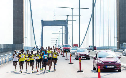 Tätklungan springer på Älvsborgsbron