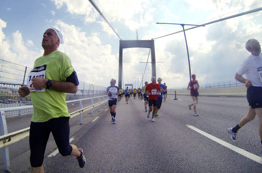 Löparna springer på Älvsborgsbron