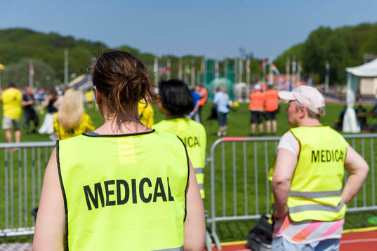 Sjukvårdare i målområdet