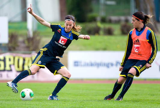 Lotta Schelin utmanas av Olivia Schough, Sverige