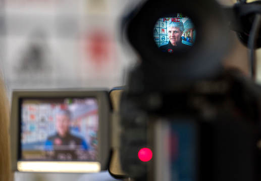 Pia Sundhage, förbundskapten Sverige, blir intervjuad av
