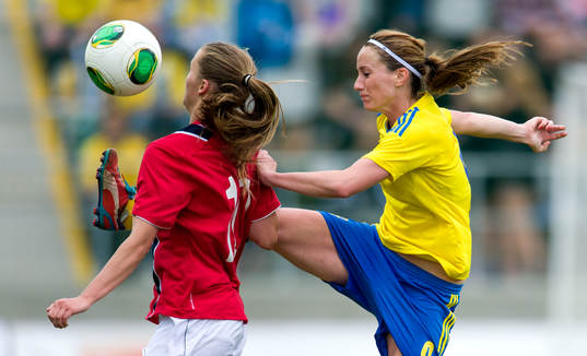 Bläddra bland fler bilder av Fotboll, Dam, Träningslandskamp, Sverige - Norge