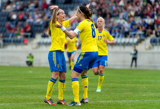 Kosovare Asllani kramar om Lotta Schelin, Sverige