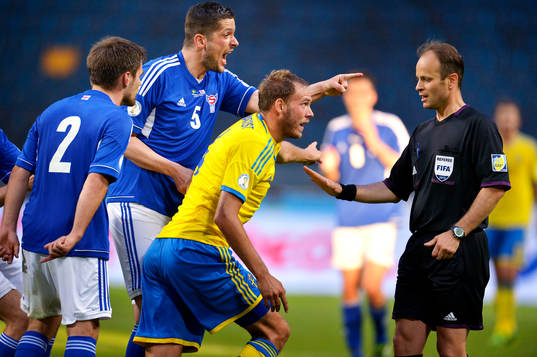 Färöarnas Atli Gregersen och Jonas Tor Näs och Sveriges