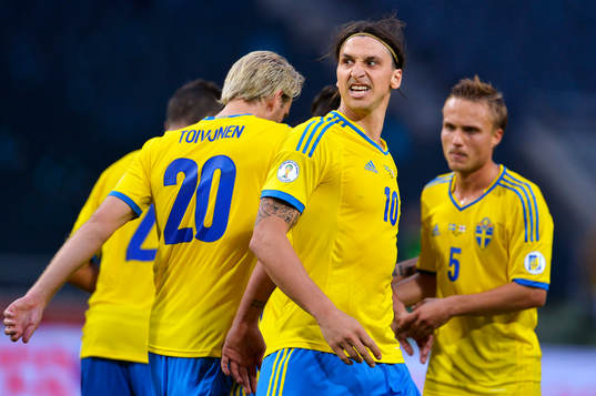 Sveriges Zlatan Ibrahimovic skriker åt Färöarnas