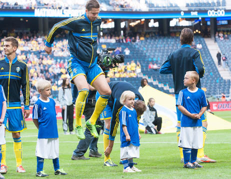 Matchmascotar, Per Nilsson, Sverige, värmer upp,