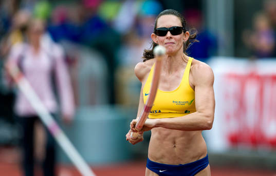 Fabiana Murer, Brasilien, springer mot ribban i damernas