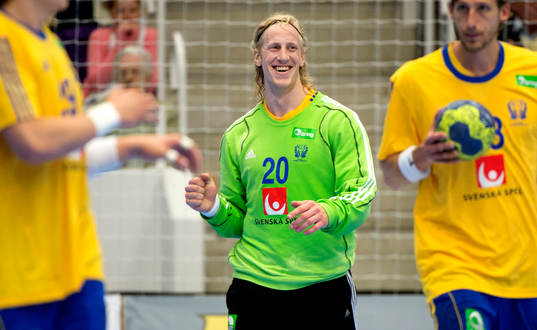 Mikael Appelgren, målvakt, Sverige, jublar