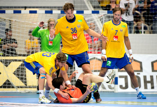 Albin Tingsvall, Sverige, trycker ner en Holländsk spelare