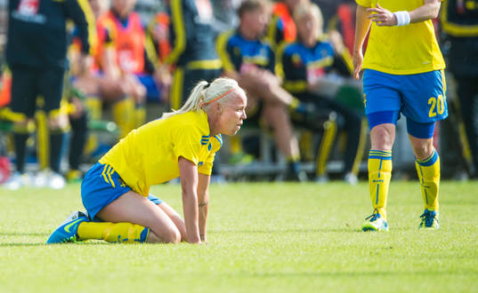 Sveriges Caroline Seger har ont i träningslandskampen