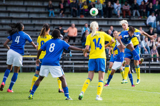 Sveriges Nilla Fischer nickar in 1-0 i träningslandskampen