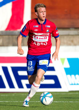 Örgrytes Johan Hedman driver bollen