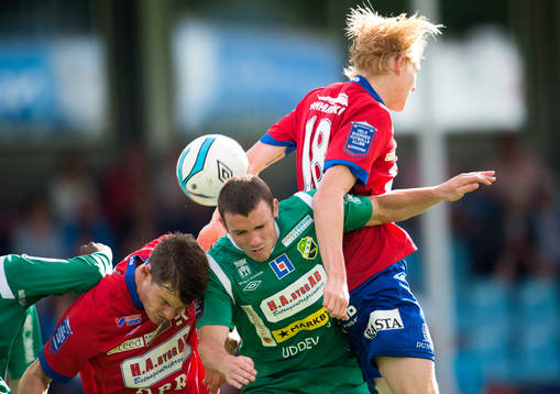 Ljungskiles James Sinclair , Adam Rosén och Örgrytes