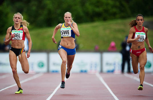 Belgiens Hanne Claes, Sveriges Moa Hjelmer och Bulgariens