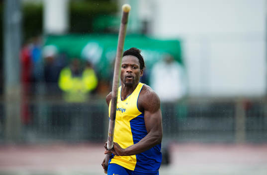 Sveriges Alhaji Jeng hoppar stavhopp