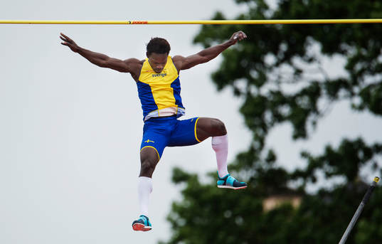 Sveriges Alhaji Jeng hoppar stavhopp