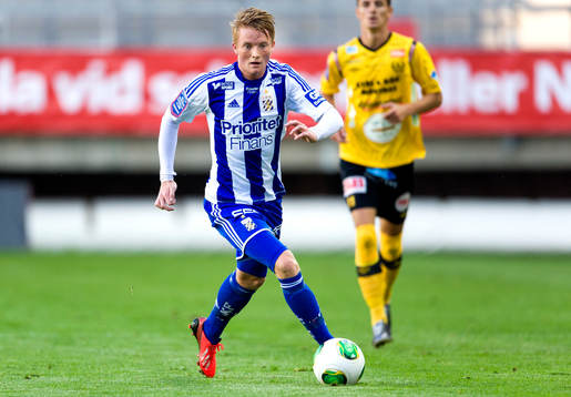 IFK Göteborgs Sam Larsson driver bollen