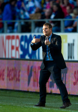 IFK Göteborgs tränare Mikael Stahre gestikulerar till