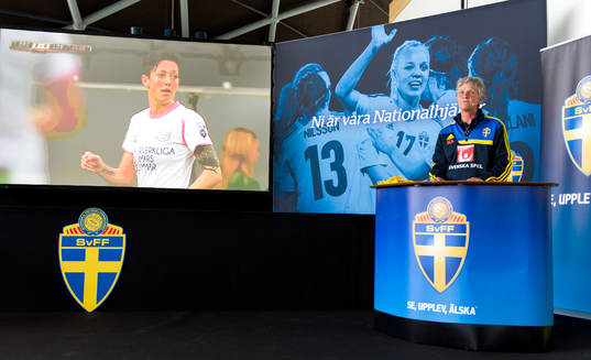 Sveriges förbundskapten Pia Sundhage presenterar Therese