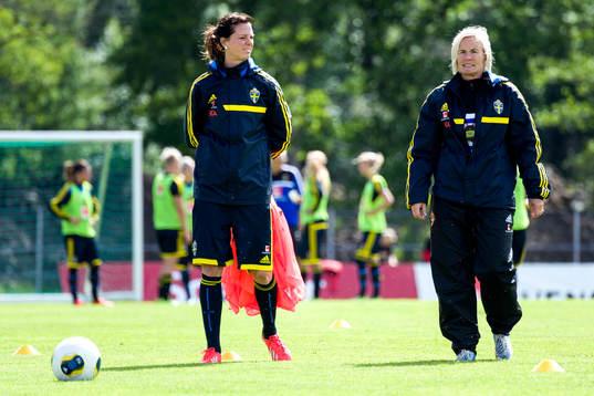 Sveriges Lotta Schelin och assisterande förbundskapten
