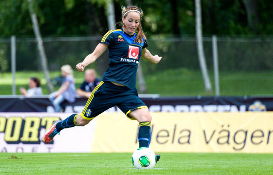 Sveriges Kosovare Asllani tränar straffskjutning