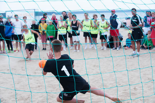 Sand, beachsoccerplan, målvaktsräddning, Theo Ekström,
